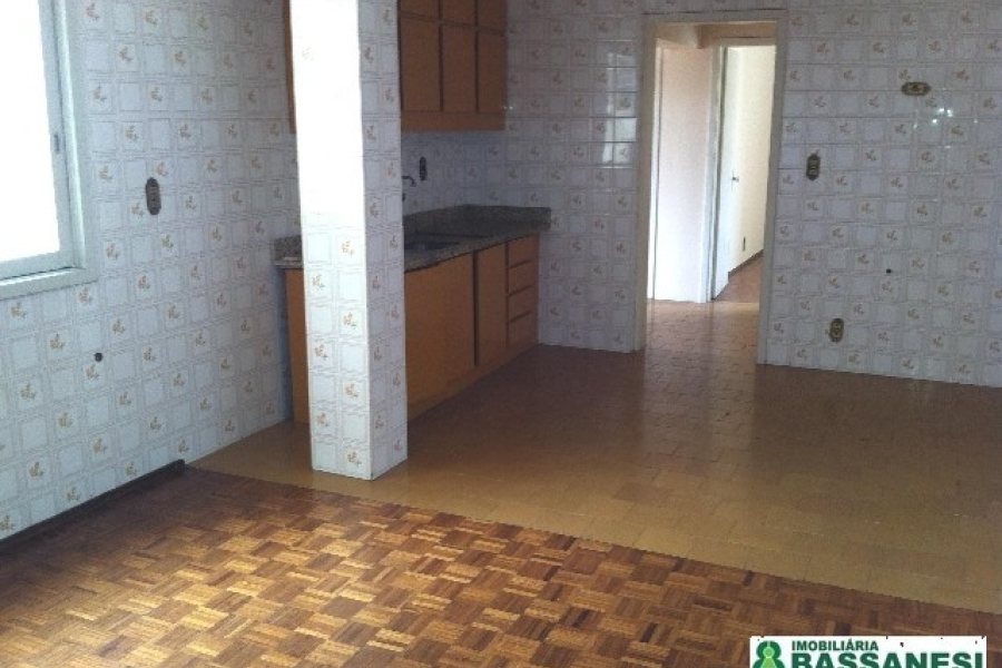 Apartamento, 4 dormitórios, 1 vaga, no bairro Lourdes em Caxias do Sul para Comprar