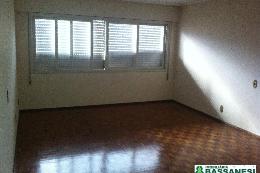 Apartamento, 4 dormitórios, 1 vaga, no bairro Lourdes em Caxias do Sul para Comprar