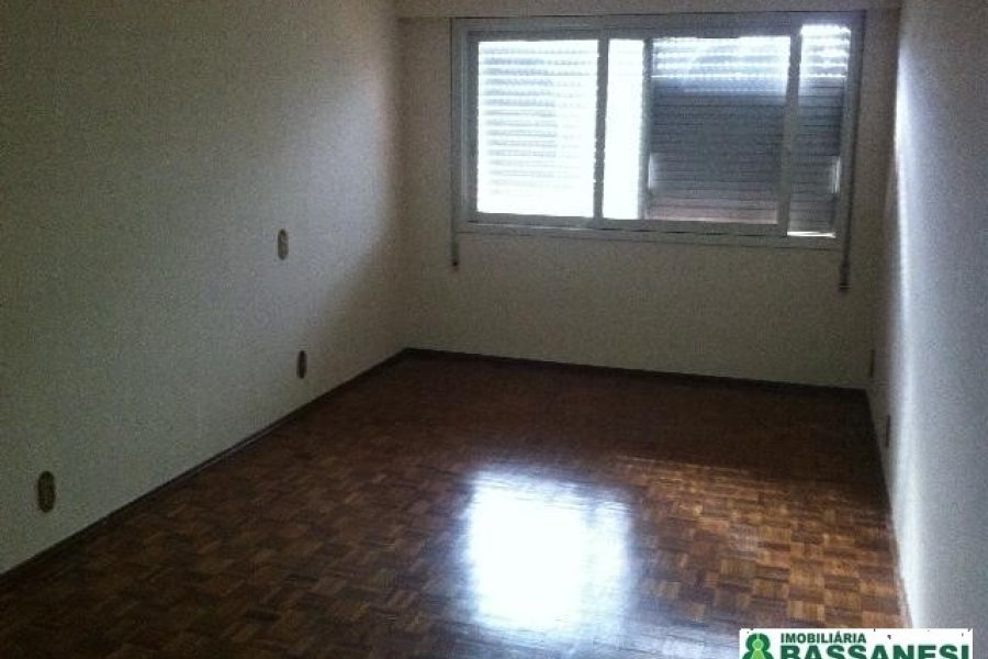 Apartamento, 4 dormitórios, 1 vaga, no bairro Lourdes em Caxias do Sul para Comprar