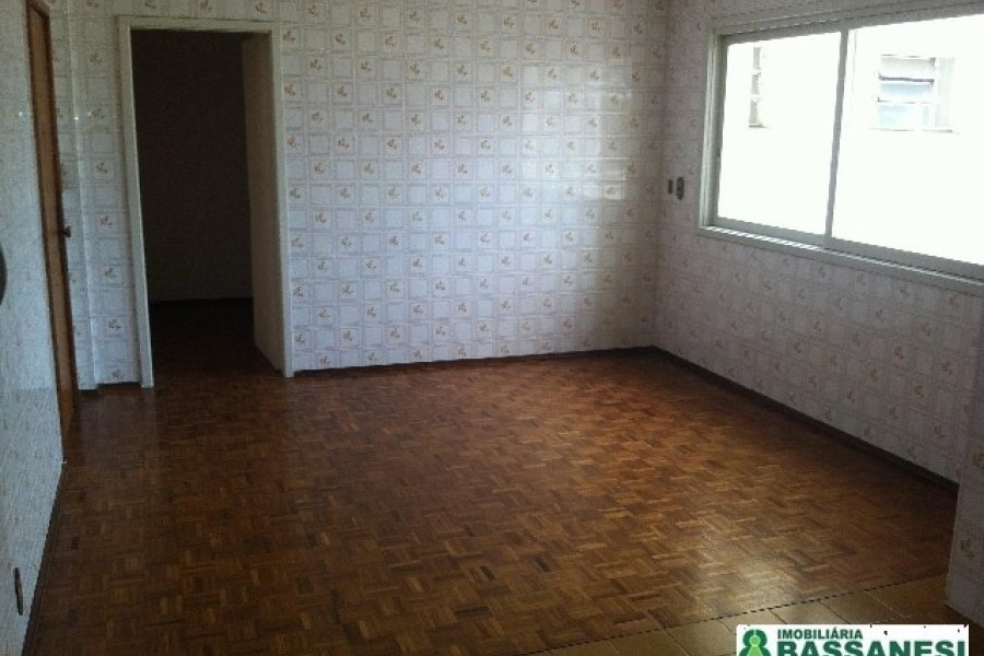 Apartamento, 4 dormitórios, 1 vaga, no bairro Lourdes em Caxias do Sul para Comprar