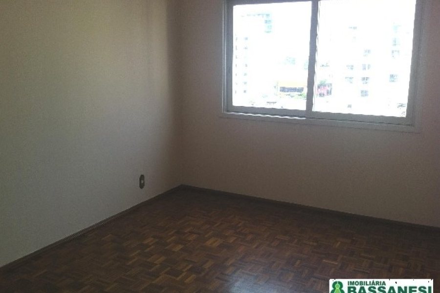 Apartamento, 4 dormitórios, 1 vaga, no bairro Lourdes em Caxias do Sul para Comprar