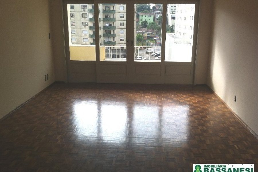 Apartamento, 4 dormitórios, 1 vaga, no bairro Lourdes em Caxias do Sul para Comprar