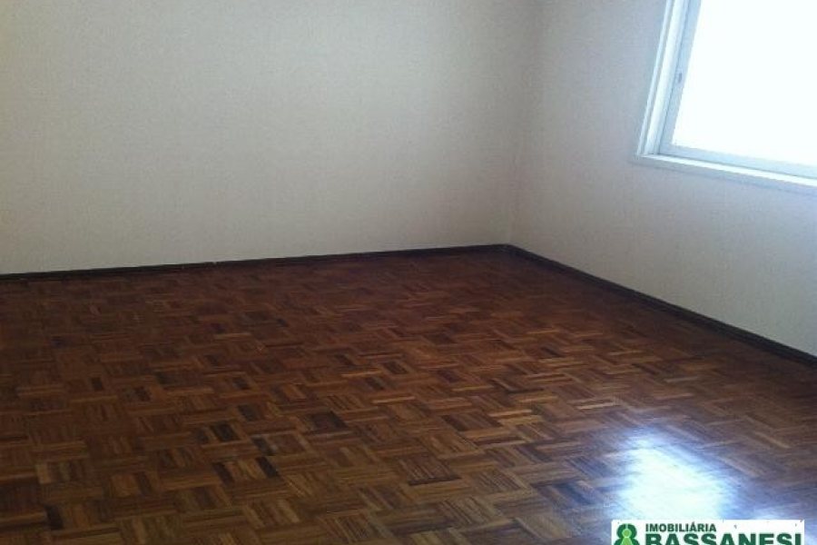 Apartamento, 4 dormitórios, 1 vaga, no bairro Lourdes em Caxias do Sul para Comprar