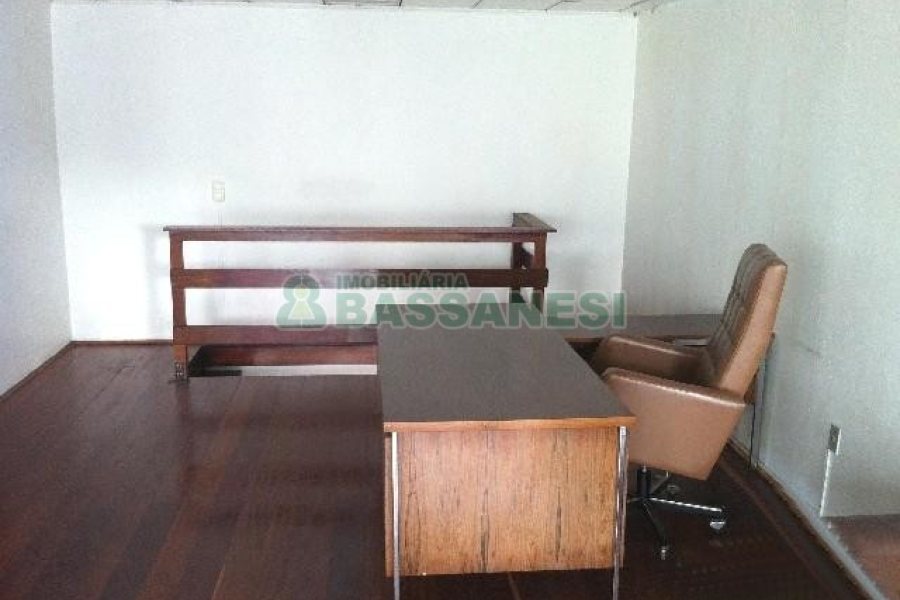 Loja com 180m², no bairro Lourdes em Caxias do Sul para Alugar