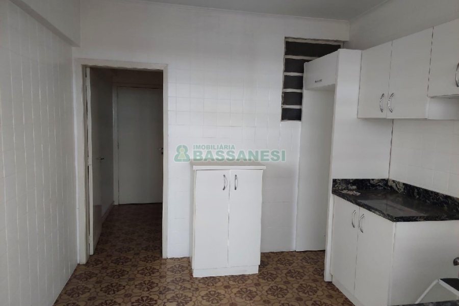 Apartamento com 112m², 2 dormitórios, 1 vaga, no bairro Centro em Caxias do Sul para Comprar