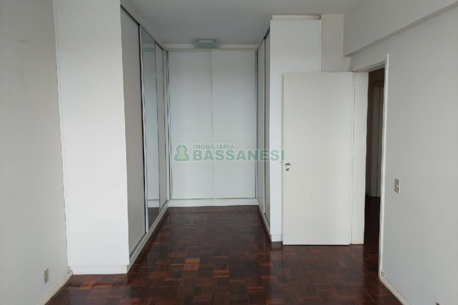 Apartamento com 112m², 2 dormitórios, 1 vaga, no bairro Centro em Caxias do Sul para Comprar