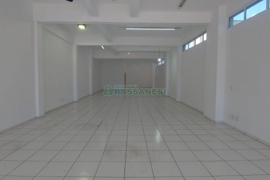 Loja com 170m², no bairro Santa Lúcia em Caxias do Sul para Alugar