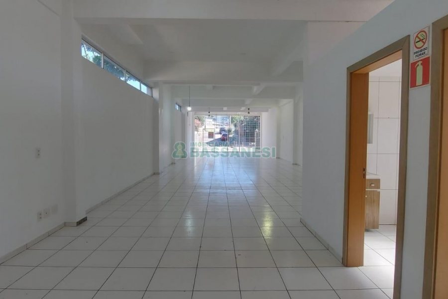 Loja com 170m², no bairro Santa Lúcia em Caxias do Sul para Alugar