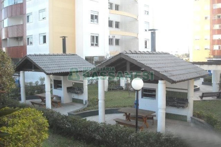 Apartamento com 95m², 3 dormitórios, 2 vagas, no bairro Rio Branco em Caxias do Sul para Alugar