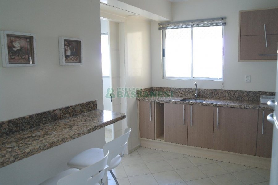 Apartamento com 95m², 3 dormitórios, 2 vagas, no bairro Rio Branco em Caxias do Sul para Alugar