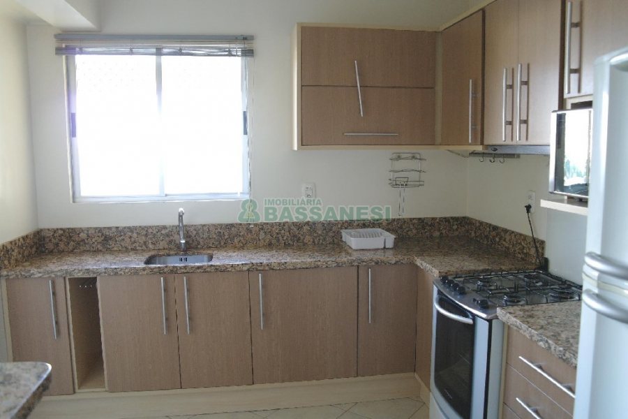 Apartamento com 95m², 3 dormitórios, 2 vagas, no bairro Rio Branco em Caxias do Sul para Alugar