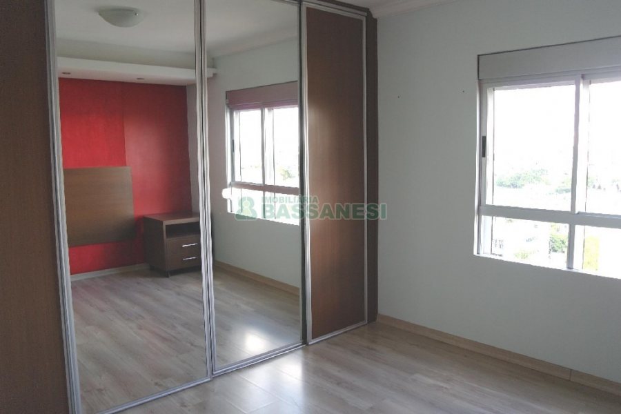 Apartamento com 95m², 3 dormitórios, 2 vagas, no bairro Rio Branco em Caxias do Sul para Alugar