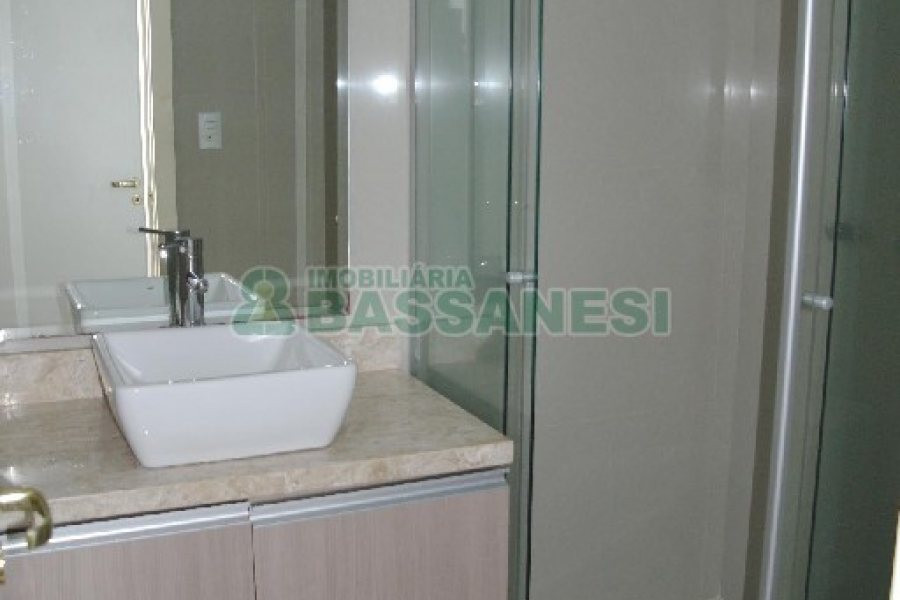Apartamento com 95m², 3 dormitórios, 2 vagas, no bairro Rio Branco em Caxias do Sul para Alugar