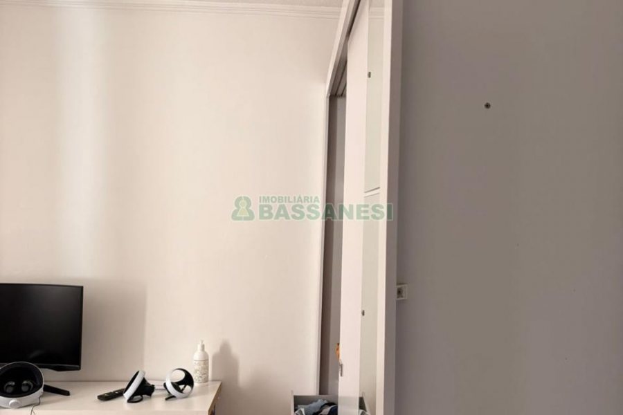 Apartamento com 61m², 2 dormitórios, 1 vaga, no bairro Medianeira em Caxias do Sul para Comprar