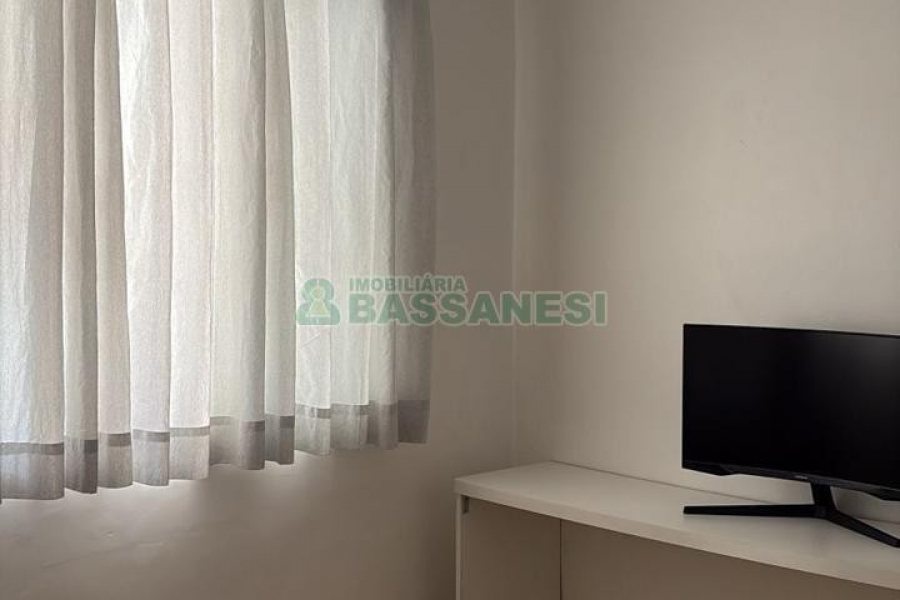 Apartamento com 61m², 2 dormitórios, 1 vaga, no bairro Medianeira em Caxias do Sul para Comprar