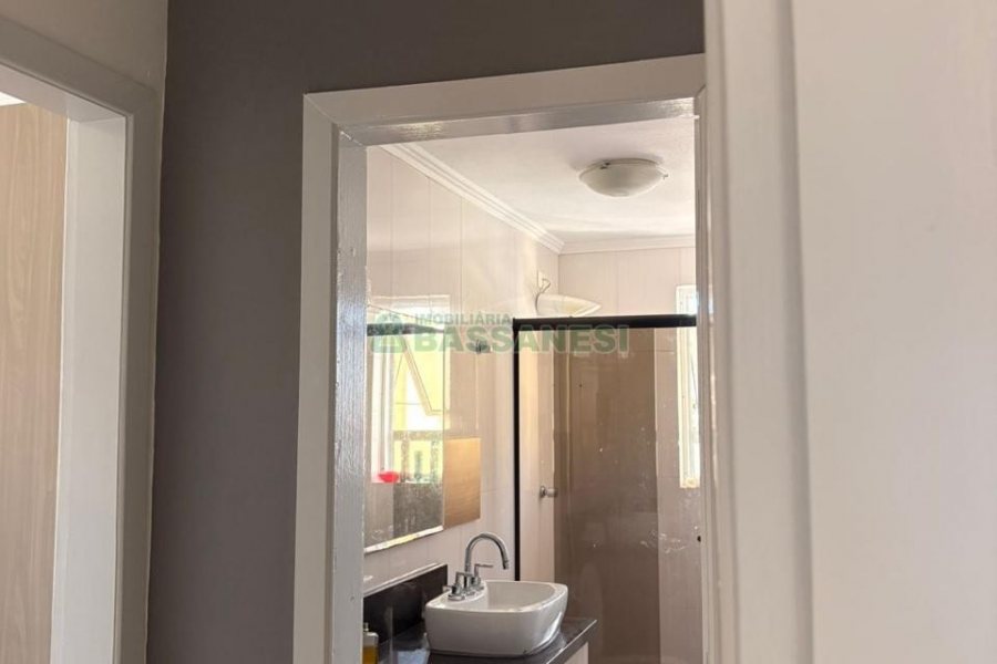 Apartamento com 61m², 2 dormitórios, 1 vaga, no bairro Medianeira em Caxias do Sul para Comprar