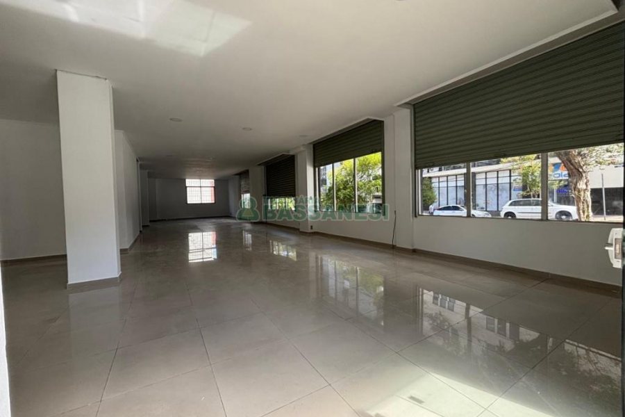 Loja com 254m², 2 vagas, no bairro Centro em Caxias do Sul para Alugar