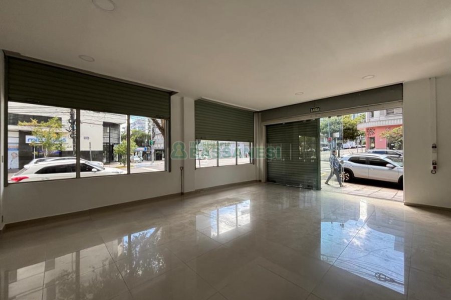 Loja com 254m², 2 vagas, no bairro Centro em Caxias do Sul para Alugar