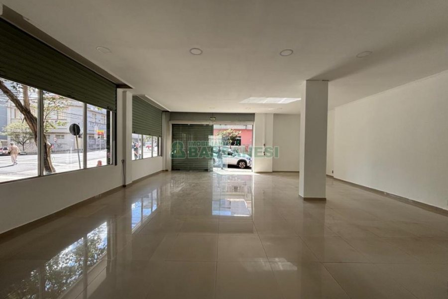 Loja com 254m², 2 vagas, no bairro Centro em Caxias do Sul para Alugar