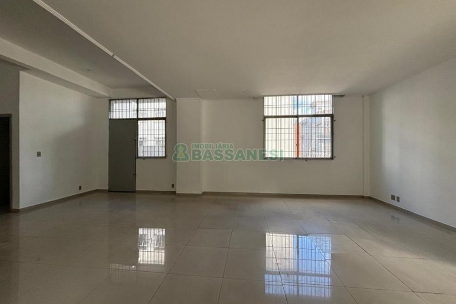 Loja com 254m², 2 vagas, no bairro Centro em Caxias do Sul para Alugar