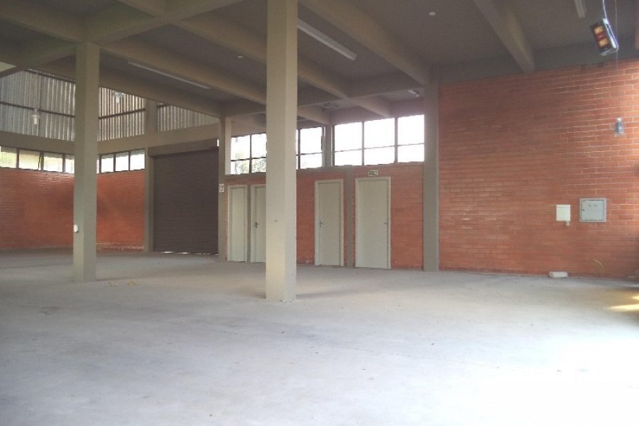 Pavilhão com 720m², no bairro Fatima em Caxias do Sul para Comprar