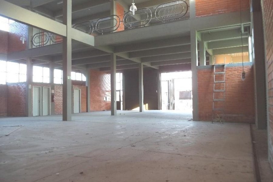 Pavilhão com 720m², no bairro Fatima em Caxias do Sul para Comprar