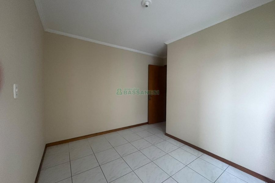 Apartamento com 45m², 2 dormitórios, 1 vaga, no bairro Petrópolis em Caxias do Sul para Alugar