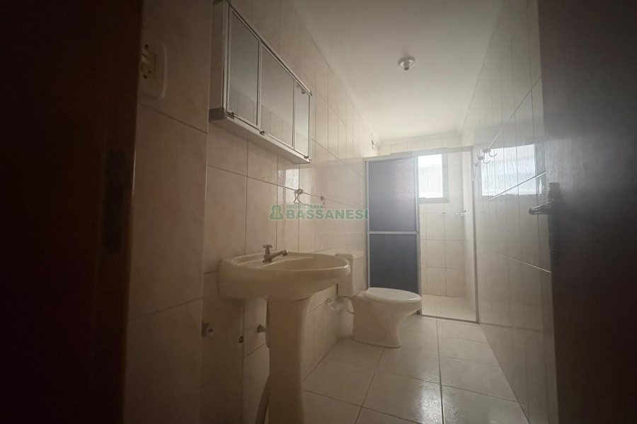 Apartamento com 45m², 2 dormitórios, 1 vaga, no bairro Petrópolis em Caxias do Sul para Alugar