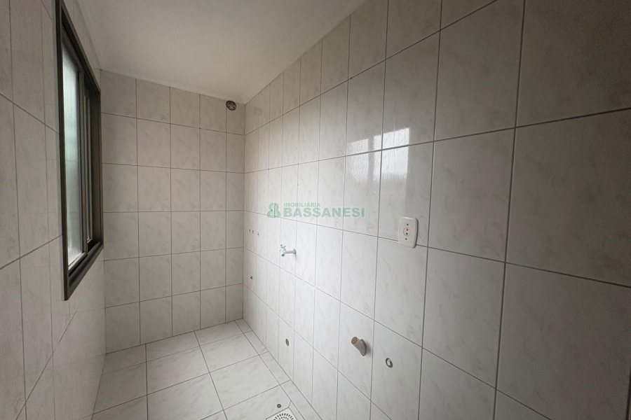 Apartamento com 45m², 2 dormitórios, 1 vaga, no bairro Petrópolis em Caxias do Sul para Alugar