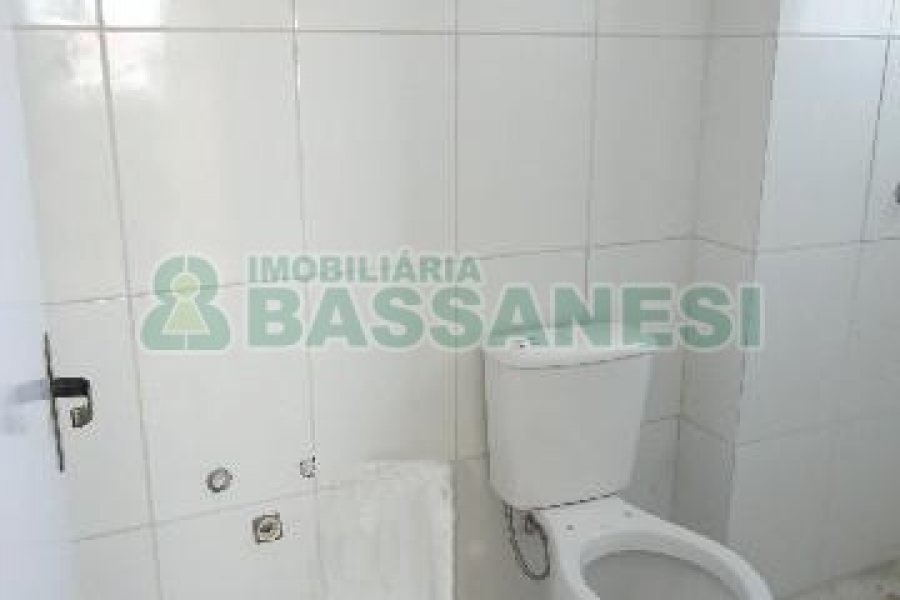 Apartamento com 77m², 2 dormitórios, 1 vaga, no bairro Madureira em Caxias do Sul para Alugar