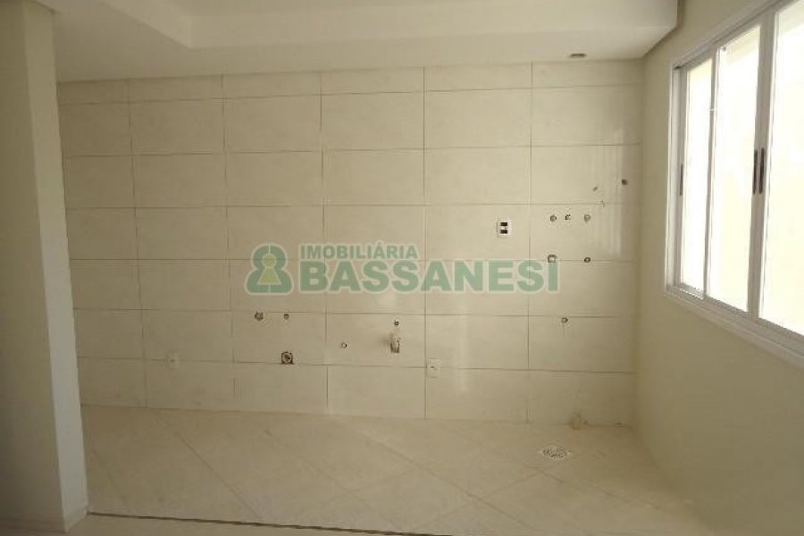 Apartamento com 77m², 2 dormitórios, 1 vaga, no bairro Madureira em Caxias do Sul para Alugar