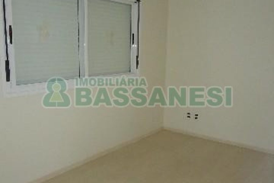 Apartamento com 77m², 2 dormitórios, 1 vaga, no bairro Madureira em Caxias do Sul para Alugar