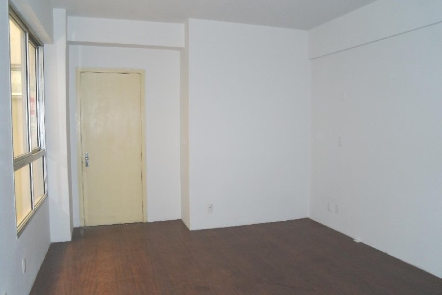 Sala com 21m², no bairro Centro em Caxias do Sul para Alugar