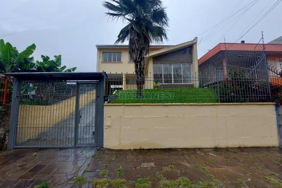 Casa Comercial com 270m², 3 dormitórios, 3 vagas, no bairro Centro em Caxias do Sul para Alugar