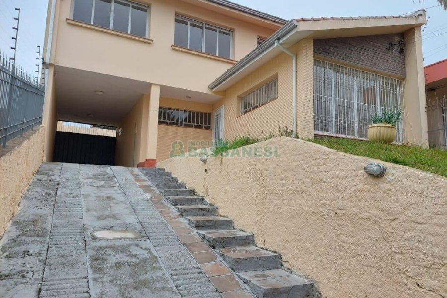 Casa Comercial com 270m², 3 dormitórios, 3 vagas, no bairro Centro em Caxias do Sul para Alugar