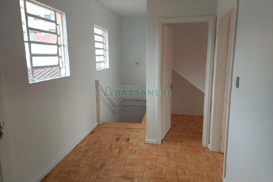 Casa Comercial com 270m², 3 dormitórios, 3 vagas, no bairro Centro em Caxias do Sul para Alugar