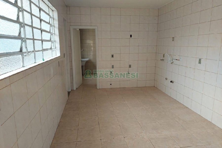 Casa Comercial com 270m², 3 dormitórios, 3 vagas, no bairro Centro em Caxias do Sul para Alugar