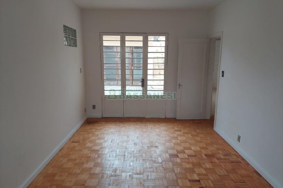 Casa Comercial com 270m², 3 dormitórios, 3 vagas, no bairro Centro em Caxias do Sul para Alugar