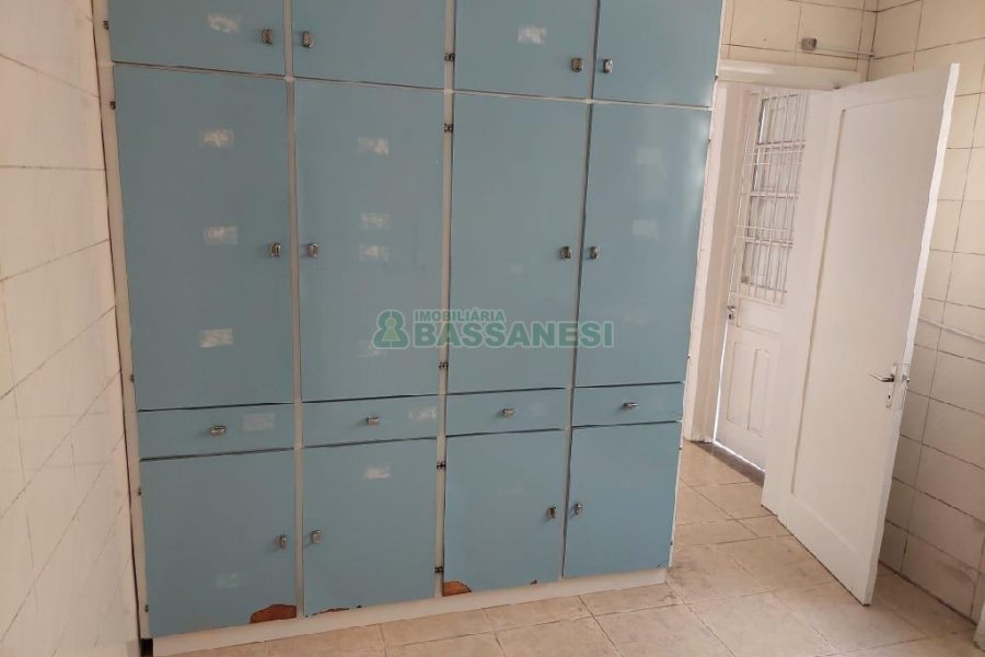 Casa Comercial com 270m², 3 dormitórios, 3 vagas, no bairro Centro em Caxias do Sul para Alugar