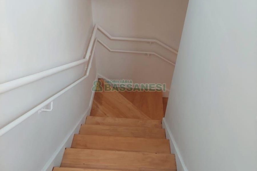 Casa Comercial com 270m², 3 dormitórios, 3 vagas, no bairro Centro em Caxias do Sul para Alugar