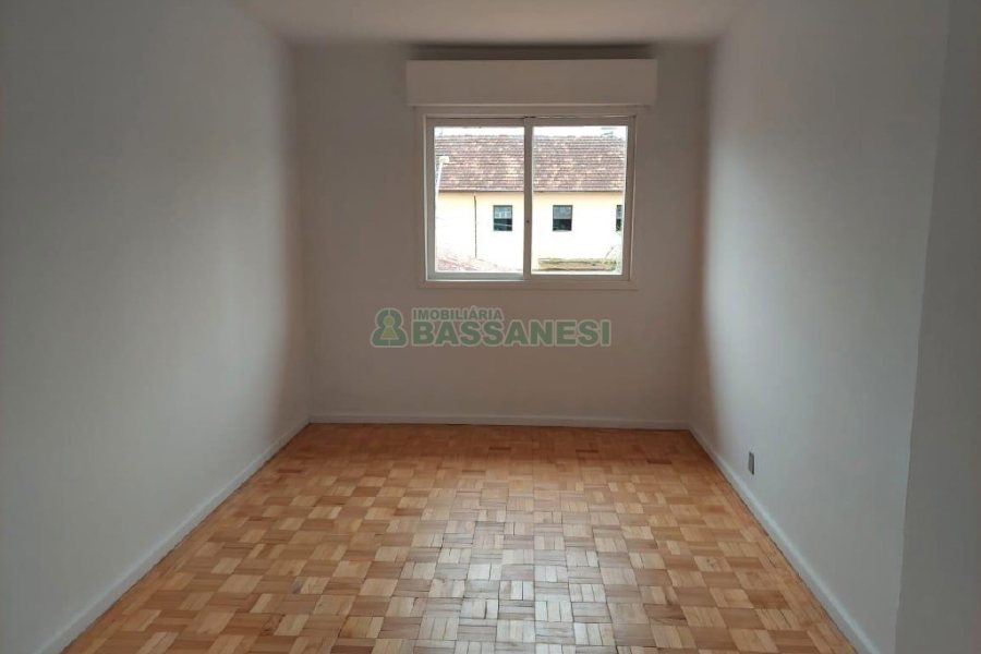 Casa Comercial com 270m², 3 dormitórios, 3 vagas, no bairro Centro em Caxias do Sul para Alugar
