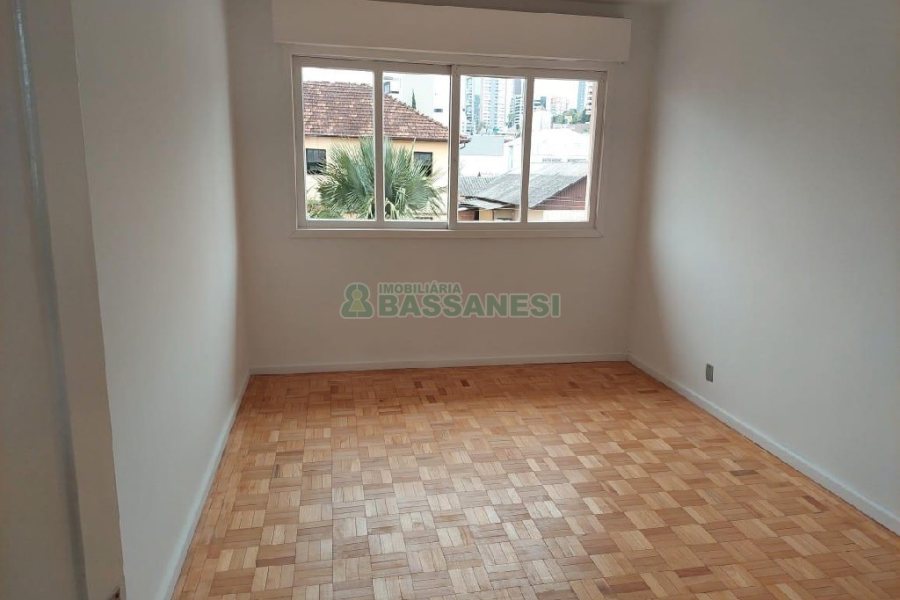 Casa Comercial com 270m², 3 dormitórios, 3 vagas, no bairro Centro em Caxias do Sul para Alugar