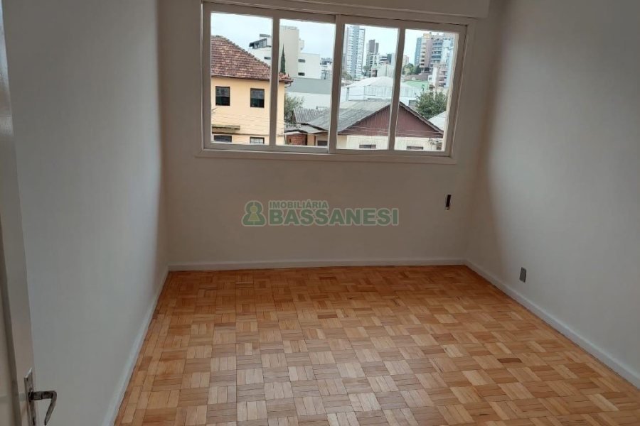 Casa Comercial com 270m², 3 dormitórios, 3 vagas, no bairro Centro em Caxias do Sul para Alugar