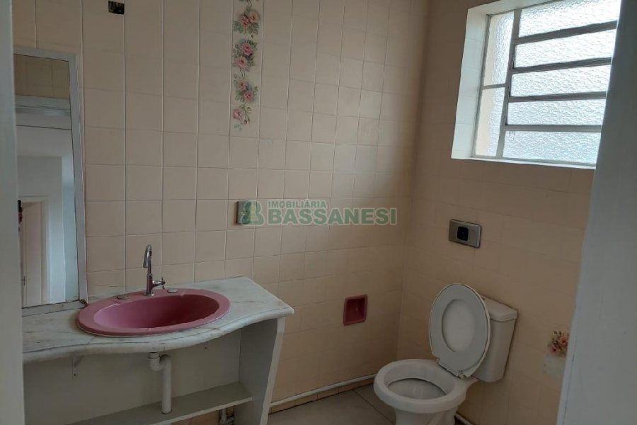 Casa Comercial com 270m², 3 dormitórios, 3 vagas, no bairro Centro em Caxias do Sul para Alugar