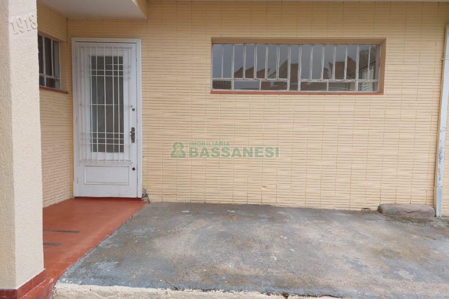 Casa Comercial com 270m², 3 dormitórios, 3 vagas, no bairro Centro em Caxias do Sul para Alugar