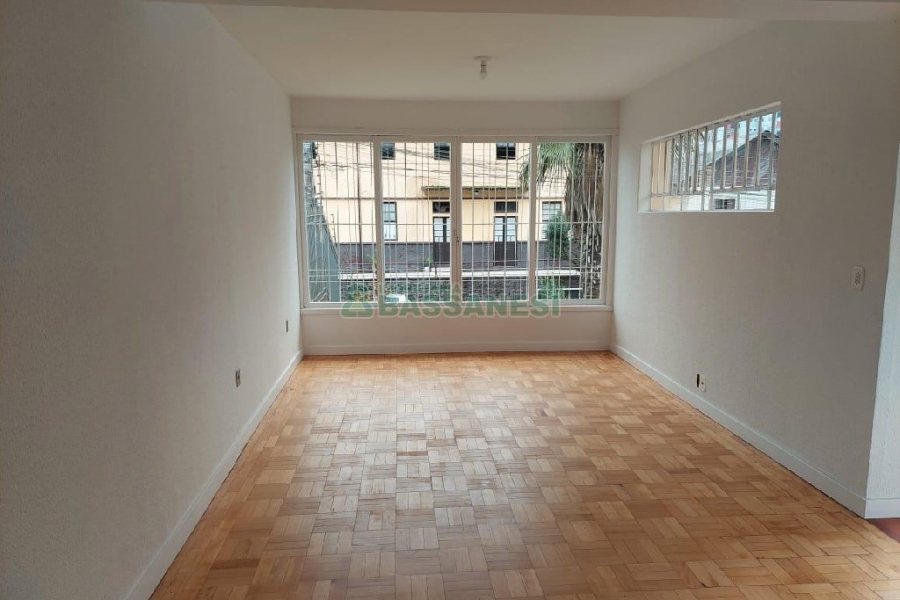 Casa Comercial com 270m², 3 dormitórios, 3 vagas, no bairro Centro em Caxias do Sul para Alugar