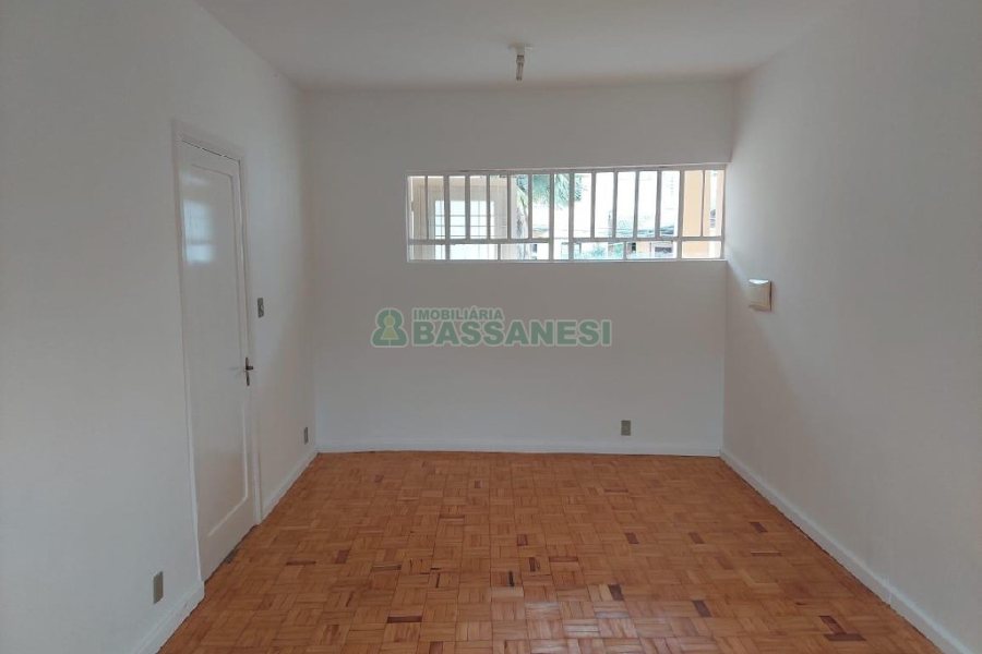 Casa Comercial com 270m², 3 dormitórios, 3 vagas, no bairro Centro em Caxias do Sul para Alugar