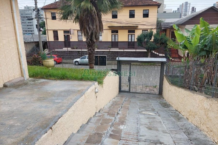 Casa Comercial com 270m², 3 dormitórios, 3 vagas, no bairro Centro em Caxias do Sul para Alugar