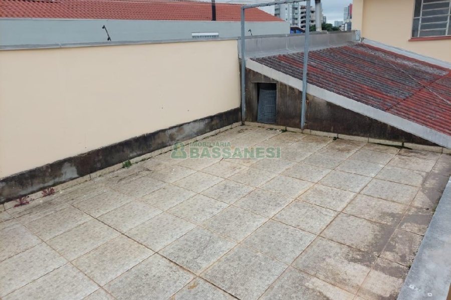 Casa Comercial com 270m², 3 dormitórios, 3 vagas, no bairro Centro em Caxias do Sul para Alugar