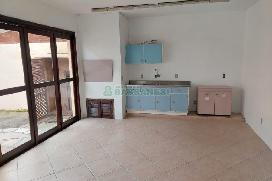 Casa Comercial com 270m², 3 dormitórios, 3 vagas, no bairro Centro em Caxias do Sul para Alugar